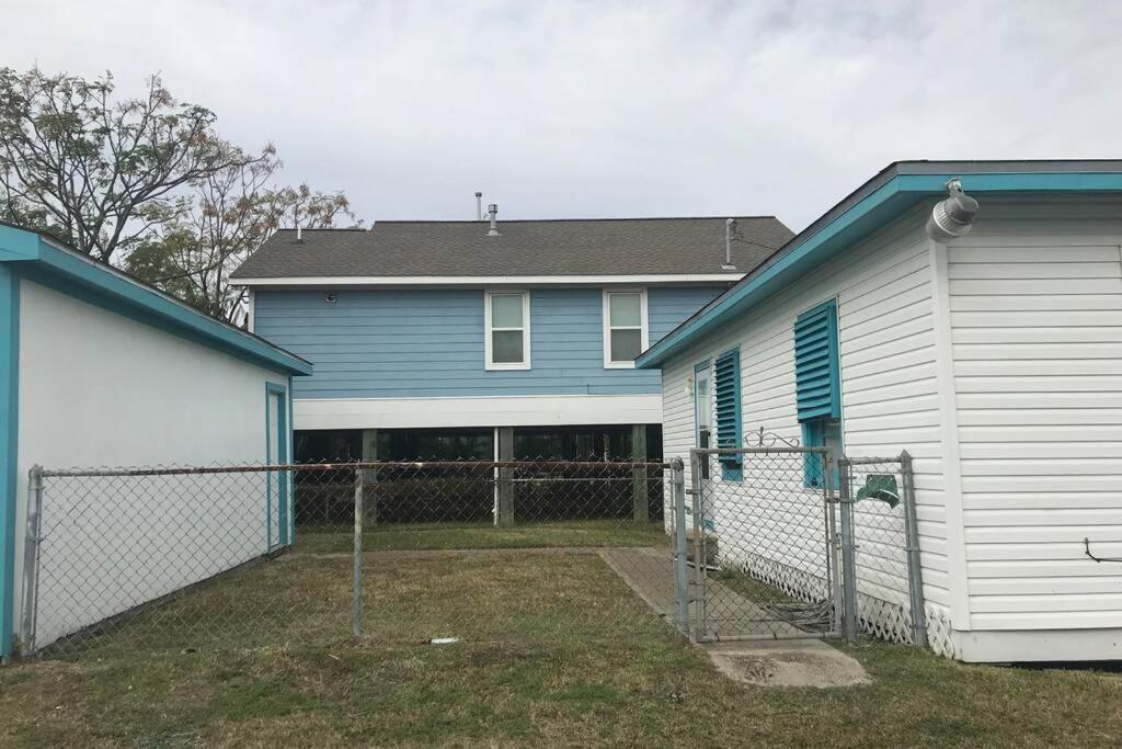 Coastal Breeze Unplugged Galveston Exterior photo