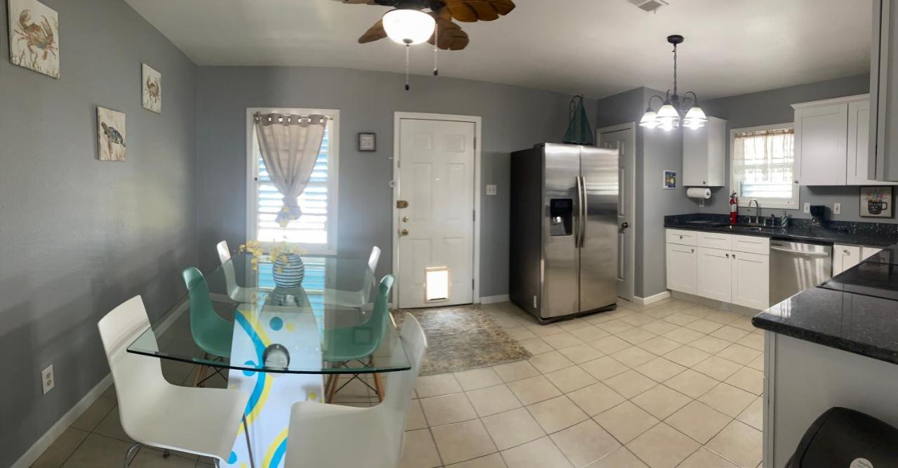 Coastal Breeze Unplugged Galveston Exterior photo