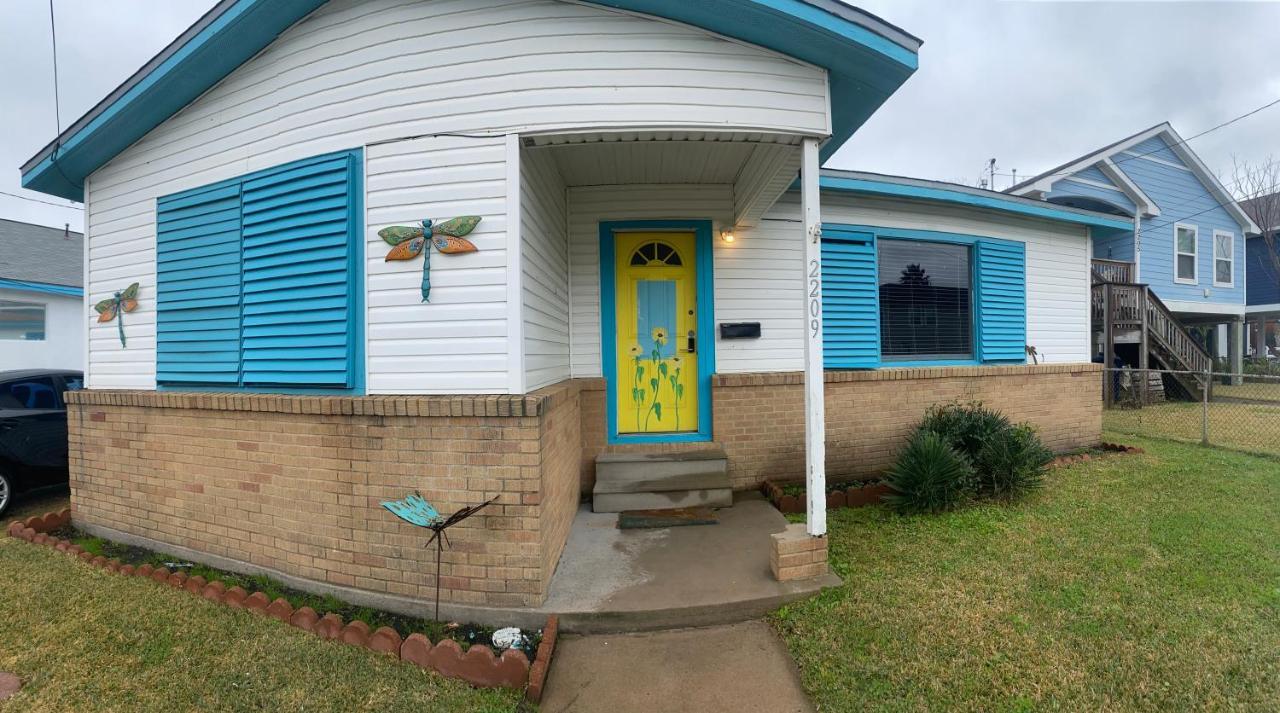 Coastal Breeze Unplugged Galveston Exterior photo
